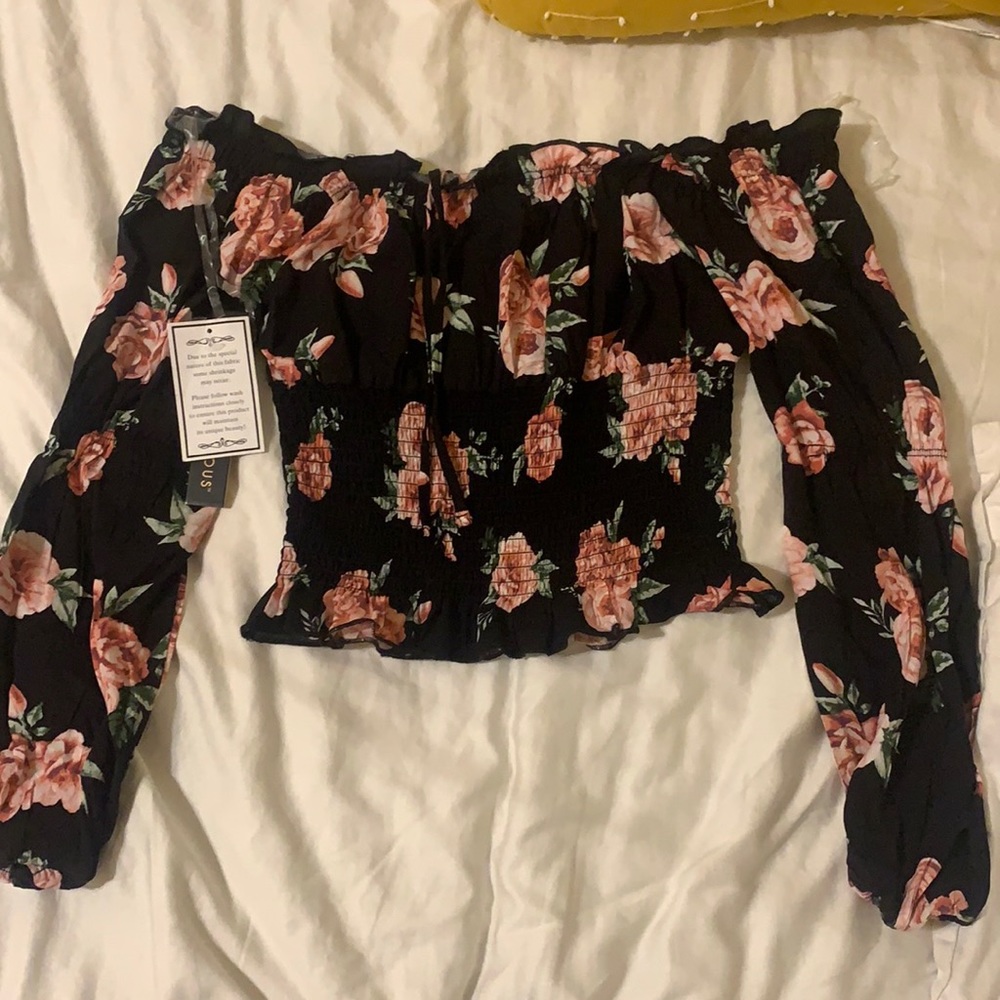Super cute floral ruffled shirt